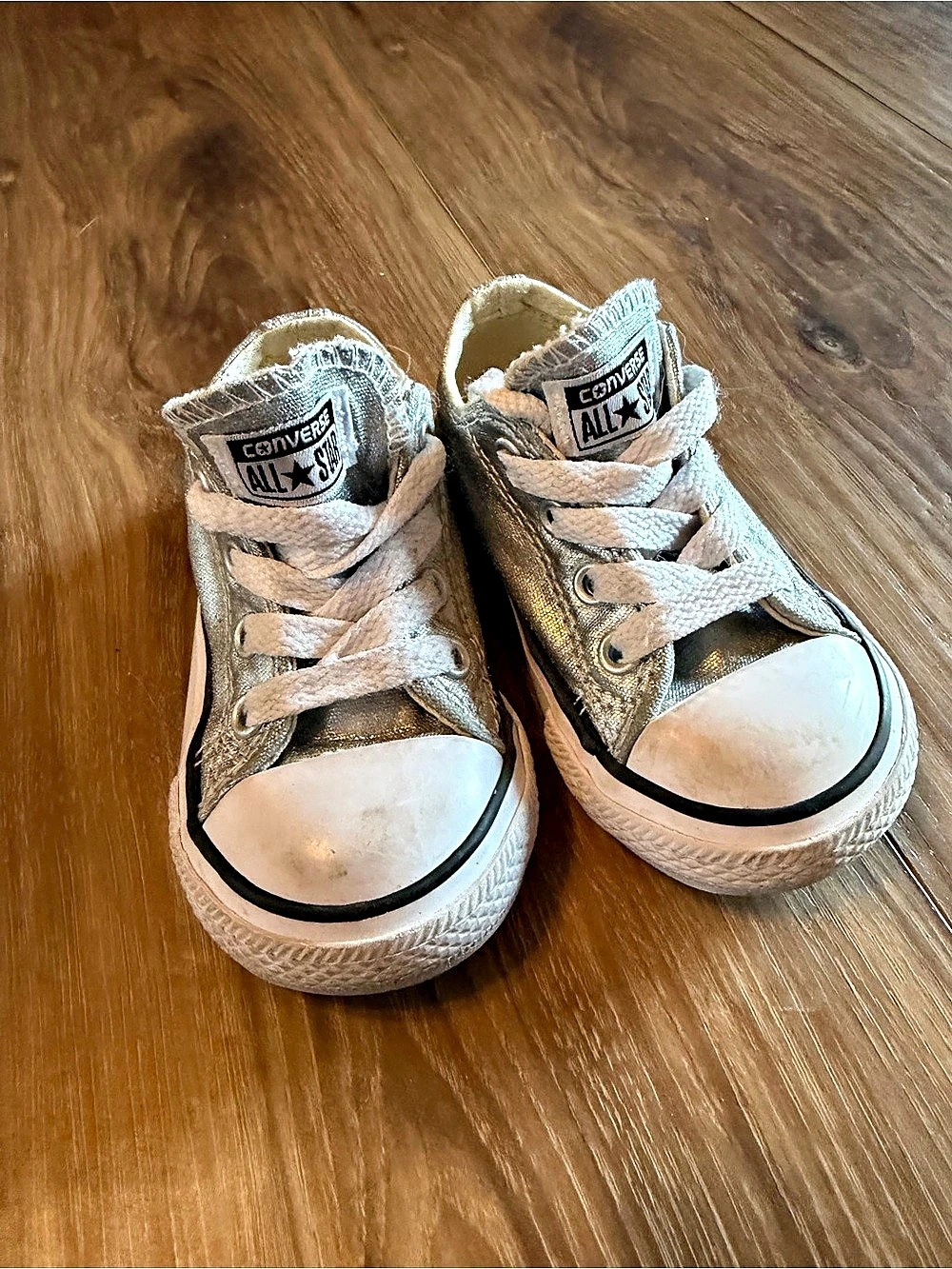 Converse Chuck Taylor All Star Silver & White Girls US 5